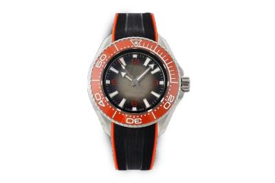 China Reloj de cristal mineral diamante de cuarzo Blanco Color de diales Negro Reloj de pulsera para hombres en venta