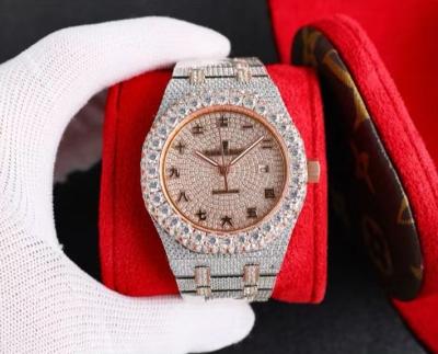 China Reloj de lujo de diamante completo Boutique de cuarzo para hombres en venta
