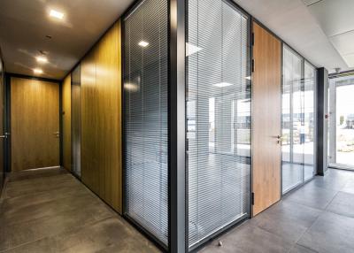China Privacy glass room diviver office divider wall with door and all fixing Ironmongery with blind for sale