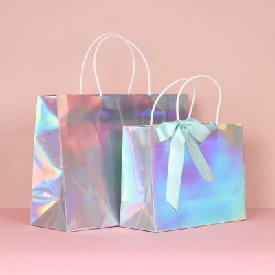 中国 Holographic Silver Coating Tote Shopping Bag Durable Thick Gift Bag With Premium Handles 販売のため