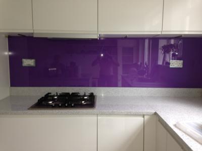 Chine La cuisine Backsplash en verre peint par violette nettoient facilement les taches à vendre