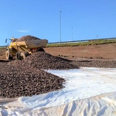 China Gewebe aus Geotextilgewebe aus Polypropylen der industriellen Qualität aus PET 300 g zu verkaufen