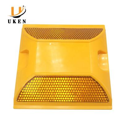 China Traffic Safety Plastic Road Stud High Reflection Double Sided PMMA 100*20mm for sale