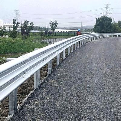 China Highway Guardrail Traffic Road Barrier Stainless Steel Metal Crash Barrier for sale