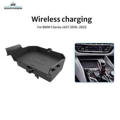 China AUDI A3 2014-2020 Car Wireless Charging Pad Mount Car Phone Holder 15W for sale