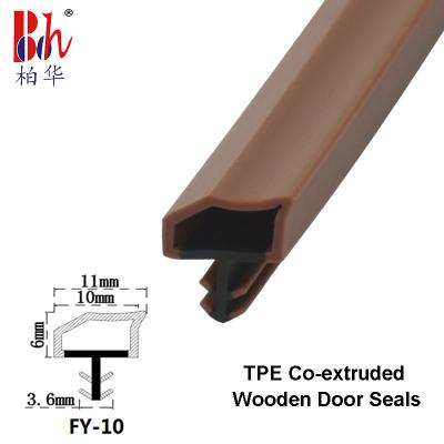China Tiras de sellado de goma para puertas de madera coextruidas TPE Burletes para puertas de madera Color madera de teca en venta