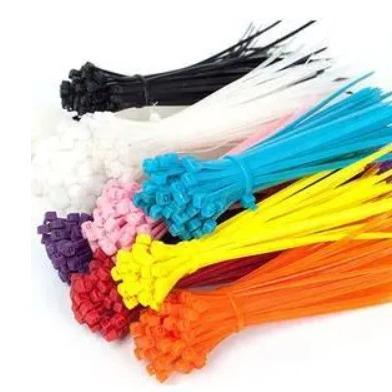 Chine Cable à cravate en nylon de 2,5 mm x 150 mm industriel avec zone de marquage à vendre