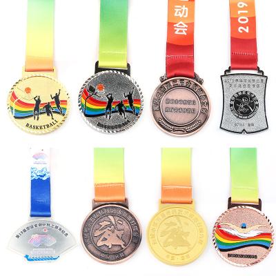 中国 ODMは賞ダイ カストの十年置くVのメダル国際的レベルのメダル-首のリボンを 販売のため