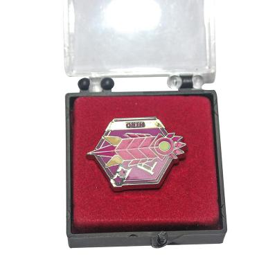 China Os broches classificaram o Anime Pin Badge Custom Metal Badges à venda
