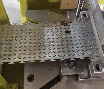 Κίνα Γαλβανισμένη λεπίδα 0.6mm καλώδιο ξυραφιών που κατασκευάζει τη μηχανή προς πώληση