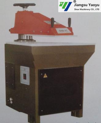 China hydraulische Schwingarm-Schneidemaschine der Kraft-800KN für kleine Spielwaren/dekorative Teile zu verkaufen