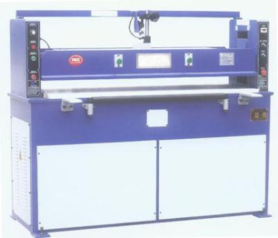 Chine Commutateur de découpage multi d'opération de main de la machine deux de presse hydraulique de matériaux de couche à vendre