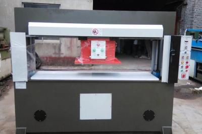 China Máquina de corte do futebol/cilindro principal de viagem hidráulico do óleo do dobro da máquina de corte à venda