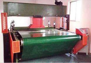 China Conveyor Belt Feeding Clicker Cutting Machine , Hydraulic Cutting Press Machine for sale