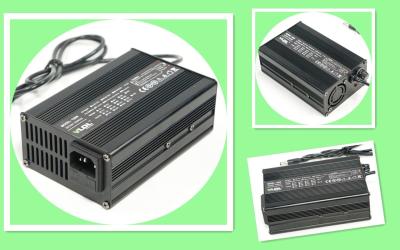 China Cargador de batería li-ion de 36 voltios 42V máximo 3A para los monopatines eléctricos en venta