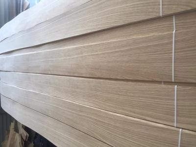 China 0.50MM Well-Sliced Crown Red Oak Natural Wood Veneer for Furniture Door Plywood for sale