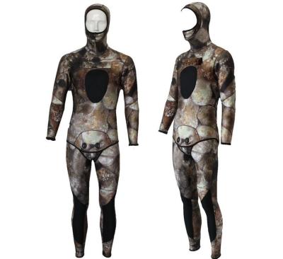 China Neoprene Spearfishing Wetsuit for Adults in Camo Style and Cap for Spearfishing for sale