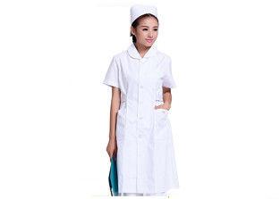 China El oficio de enfermera para mujer del cloro anti médico de la tela friega con dos bolsillos parche delanteros en venta