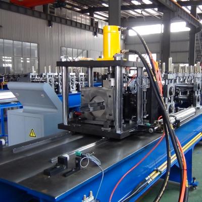Κίνα Ράφια Μηχανή διαμόρφωσης ρολού πλακιδίων στέγης κολόνας 0,7mm-1,5mm Πάχος κύλισης προς πώληση