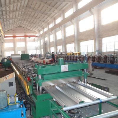 Chine 0-30m/Min Metal Deck Forming Machine pour des magasins de matériau de construction à vendre
