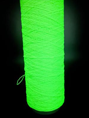Chine 450D Glow In The Dark Polyester à tricoter pour le tissage du pull à vendre