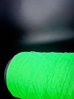 China 450D Diy Glow Yarn Natural Blanco Fluorescente Tejido ecológico en venta