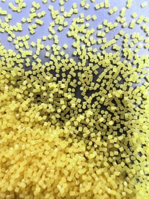 China 0.4*0.4mm de arena de explosión de plástico de color amarillo de tamaño medio alta estabilidad térmica en venta