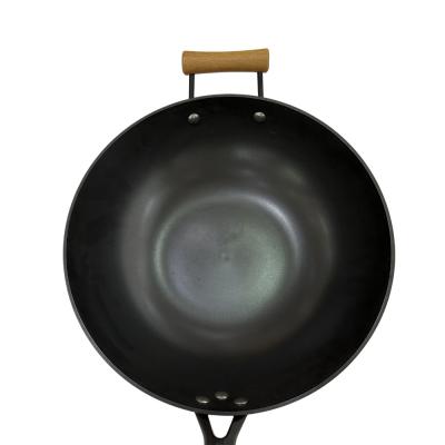 China Cast Iron Skillet Induction Chinese Wok Pan 30cm Wooden Handle Cover for sale
