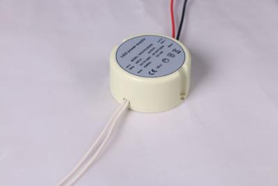 China Fuente de alimentación plástica redonda del conductor 12V 15W del caso IP20 LED para la luz de tira en venta