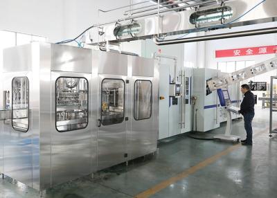 Κίνα Βιομηχανική εμφιαλώνοντας μηχανή CE, γεμίζοντας κάλυψη Combiblock φυσήγματος νερού προς πώληση