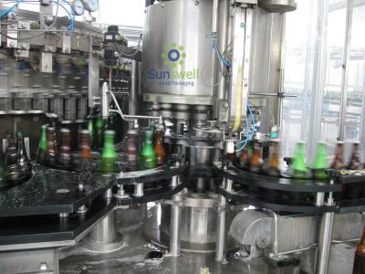 China Garrafa de vidro volumétrico de máquina de engarrafamento da cerveja da Multi-cabeça com controlador programável à venda