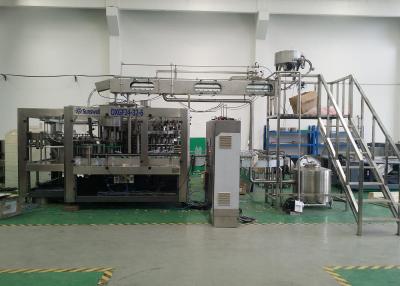 China Máquina de enchimento carbonatada automática completa da bebida para a planta de produção de engarrafamento plástica à venda
