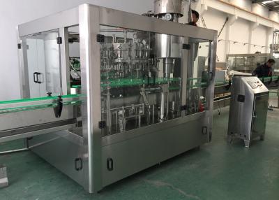Chine CO2 carbonaté étincelant l'équipement de remplissage de bouteilles de l'eau, machine de remplissage de jus à vendre