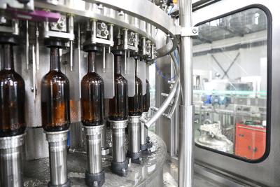 China Máquina de rellenar de la pequeña cerveza de la bebida alcohólica, equipo de la capsuladora del llenador de Rinser en venta