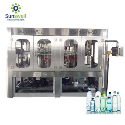 China Función pura 3 de la capsuladora de la lavadora de las máquinas de rellenar del agua mineral del agua en 1 para una botella más pequeña en venta