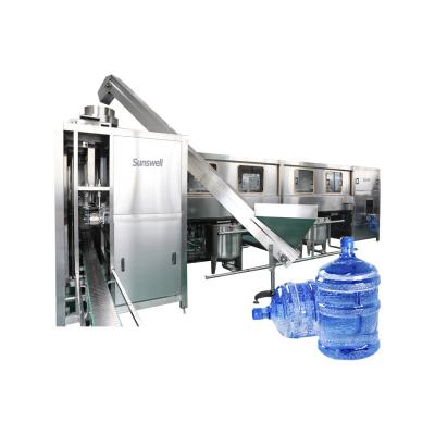 Chine Machine écologique de production de l'eau de bouteille de 5 gallons 1200BPH à vendre