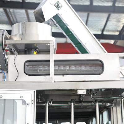 China 5 máquina de rellenar líquida caliente automática del cubo 2000BPH del galón en venta