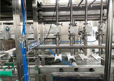 Chine machine de conditionnement pure linéaire de l'eau 1000bph avec le bec de lavage à vendre
