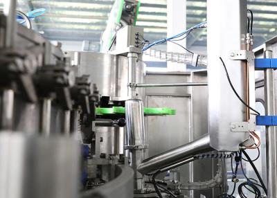 China El precio de fábrica Monoblock que capsulaba de relleno de enjuague automático carbonató la planta de embotellamiento del agua en venta