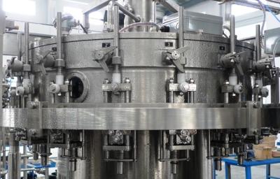中国 sunswellガラスは炭酸水・の飲料の充填機の販売のための炭酸塩化された生産ライン満ちる装置をびん詰めにしました 販売のため