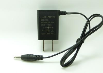 China Cargador negro/del blanco 3,7 de voltio 18650 de batería, cargador de la célula de la ión de litio del enchufe de los E.E.U.U. en venta
