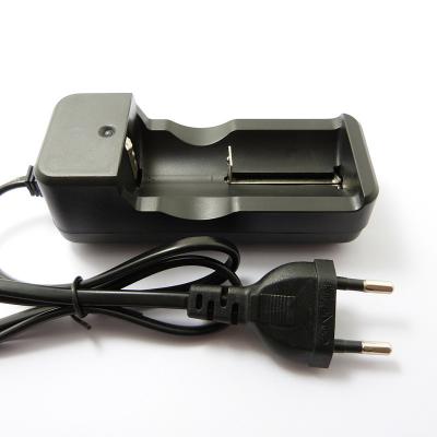 Chine Chargeur rechargeable de paquet de la batterie LiFePO4 d'UE pour 3.2V/3.7V 14500 16430 batteries à vendre