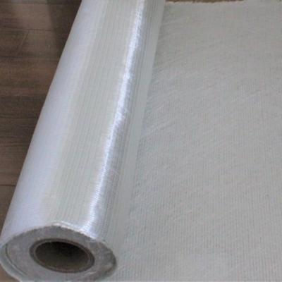 中国 L50m W2.6m 2の方法によって編まれる二軸のガラス繊維の布の高い引張強さ 販売のため