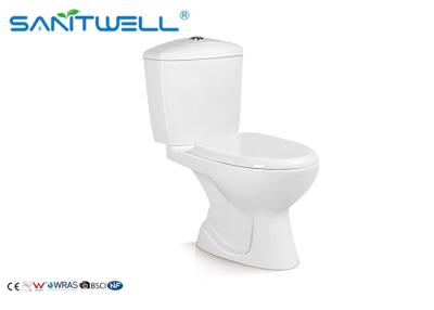 Chine Lavage à grande eau blanc de salle de bains de double toilette en céramique sanitaire affleurante d'articles avec la housse de siège étroite lente à vendre