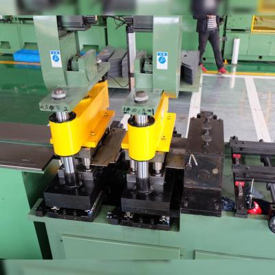 Cina Tagliatrice automatica del centro che fa il centro di Lap Center Leg For Transformer di punto in vendita