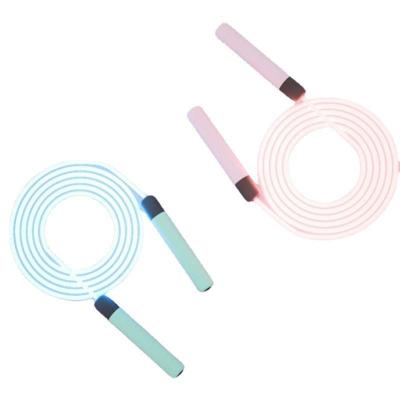 China Diseño llevado de la cuerda que salta 2021 coloridos ligeros de la cuerda de salto nuevo en venta