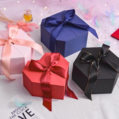 China Custom Packaging Box Luxury Wedding  Gift Box  Heart Shape Cardboard Gift Box With Ribbon for sale
