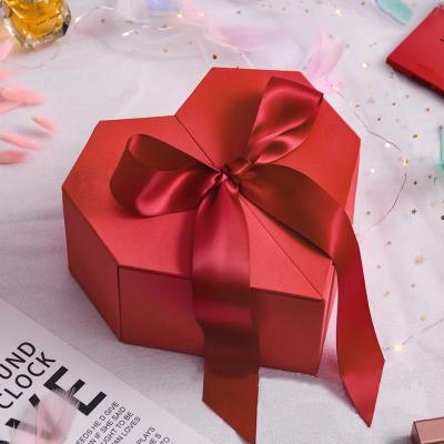 China Custom cardboard packaging  box wholesale valentines day gift heart shaped gift box with ribbon for sale