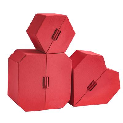 Cina Scatola d'imballaggio del cuore della scatola di regalo di nozze di lusso a forma di fatte a mano del contenitore con il nastro in vendita