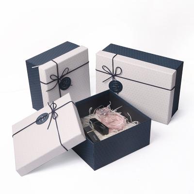China Perfume a tampa de empacotamento da caixa do presente dos cosméticos e a caixa baixa com a ráfia do Bowknot da fita à venda